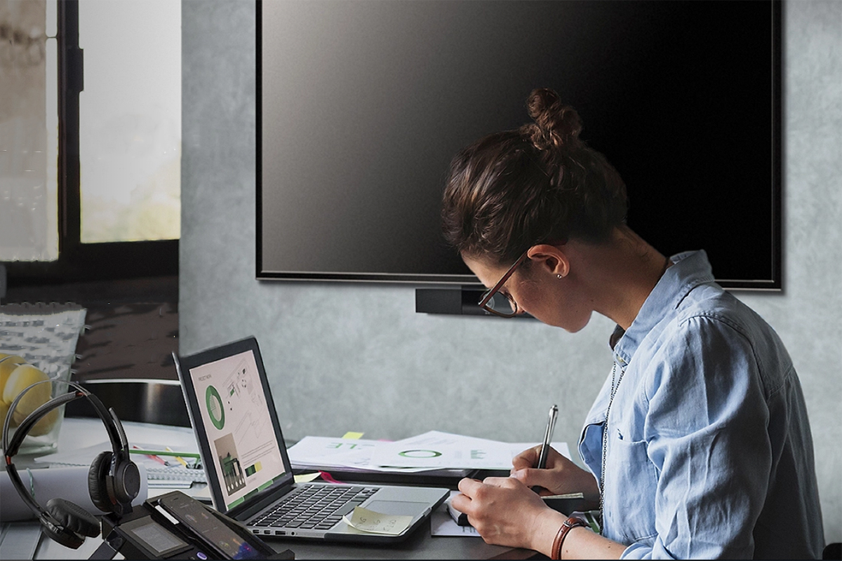 poly-at-the-desk
